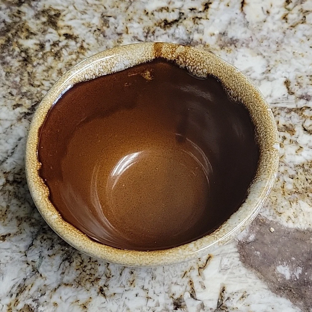 Vintage Monmouth Pottery Stoneware Brown Drip Glaze Bowl. USA Maple LEAF 🍁 - Picture 2 of 3